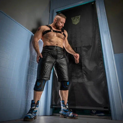 Doorway glory hole kit with tension bars and nylon curtain, product photo 4. Fort Troff.